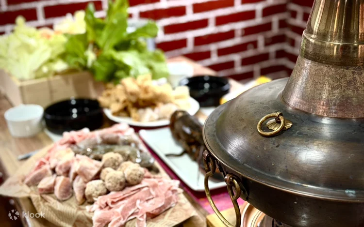 Klook 拍攝的伍貳居所銅鍋餐點